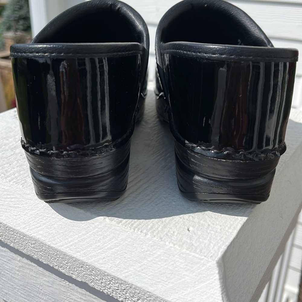 EUC women’s black patent Dansko XP 39 - Picture 3 of 6
